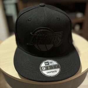 BRAND NEW! NEW ERA LAKERS BLACK ON BLACK SNAPBACK HAT